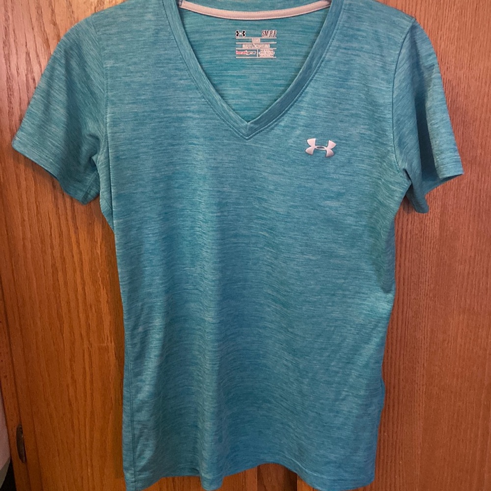 Womens Under Armour V-neck heatgear short sleeve tee.  Heathered teal & silver